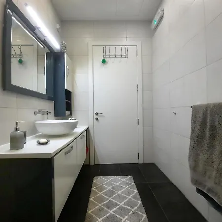 Habitación en casa particular Cozy - Great Bus Connections - Free Parking