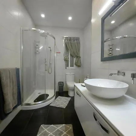 Cozy - Great Bus Connections - Free Parking Habitación en casa particular