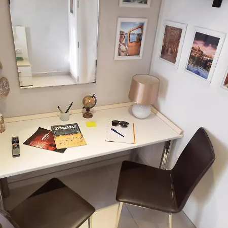 Cozy - Great Bus Connections - Free Parking Mosta