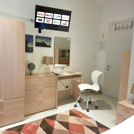 Habitación en casa particular Cozy - Great Bus Connections - Free Parking *