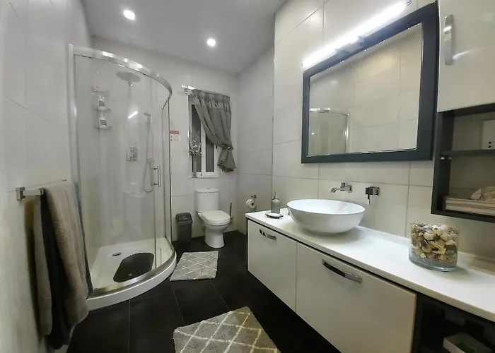 Cozy - Great Bus Connections - Free Parking *