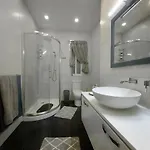 Cozy - Great Bus Connections - Free Parking 民宿