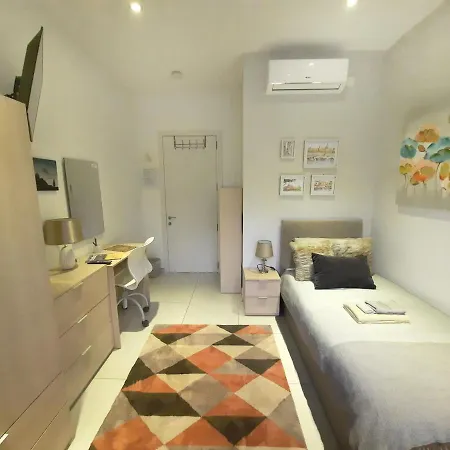 Cozy - Great Bus Connections - Free Parking