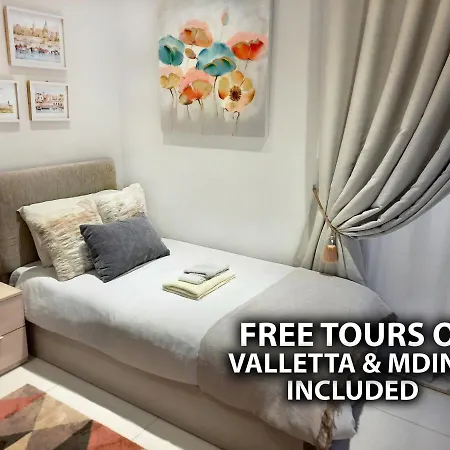 Cozy - Great Bus Connections - Free Parking Homestay *