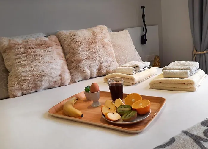 Privatunterkunft Cozy - Great Bus Connections - Free Parking *