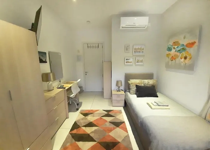 Cozy - Great Bus Connections - Free Parking