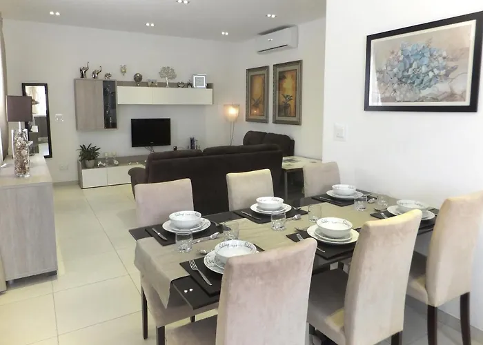 Cozy - Great Bus Connections - Free Parking Gazde/Camere de închiriat