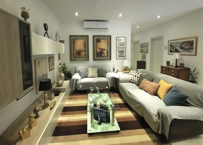 Cozy - Great Bus Connections - Free Parking *