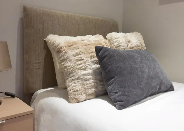 Gazde/Camere de închiriat Cozy - Great Bus Connections - Free Parking Mosta